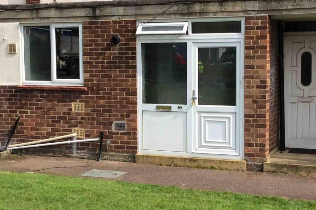 Appartement Spacious Ground Floor Studio Flat - Easy Access To Stansted Airport, London And Cambridge à Bishop's Stortford Extérieur photo