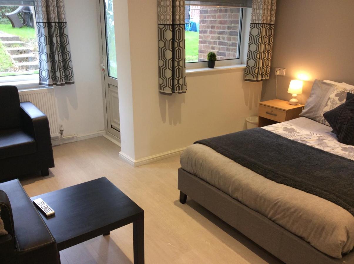 Appartement Spacious Ground Floor Studio Flat - Easy Access To Stansted Airport, London And Cambridge à Bishop's Stortford Extérieur photo