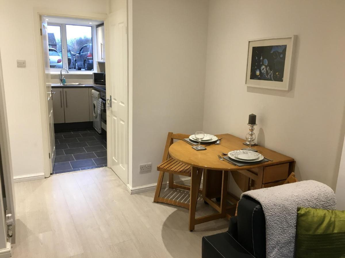 Appartement Spacious Ground Floor Studio Flat - Easy Access To Stansted Airport, London And Cambridge à Bishop's Stortford Extérieur photo